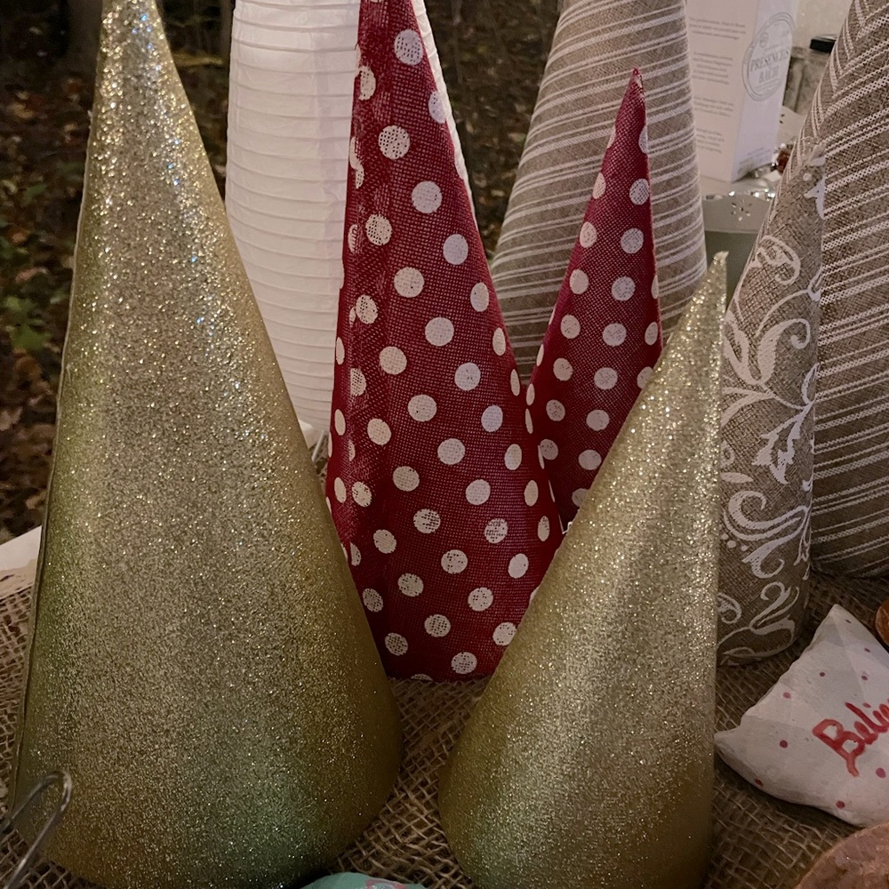 Xmas decor cones